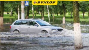 รถลุยน้ำท่วม